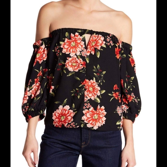 Romeo & Juliet Couture Tops - Romeo&Juliet couture top size M
